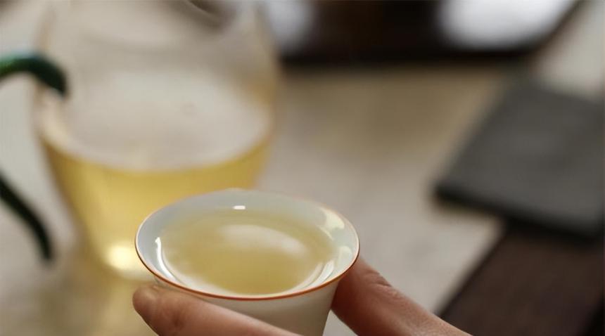 白茶真的是白色的吗？揭开高贵优雅“白茶”的神秘面纱